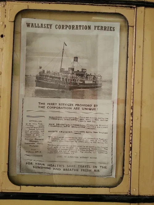 Un cartel en blanco y negro que anuncia Wallasey Corporation Ferries.
