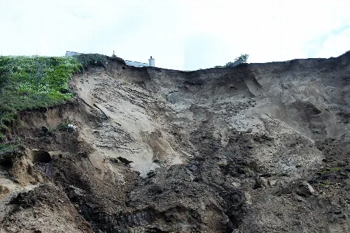 Ein großer Teil der Klippe ist ins Meer gestürzt bei Nefyn.