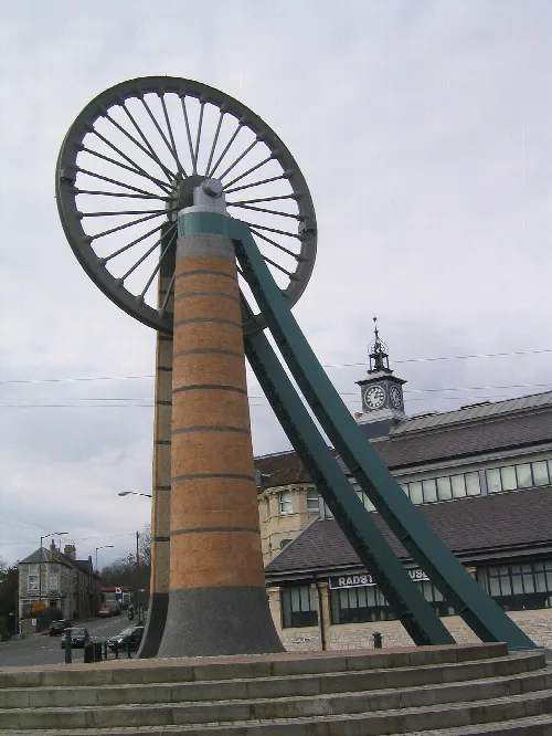 Gran rueda de mina de carbón en Radstock, Somerset.