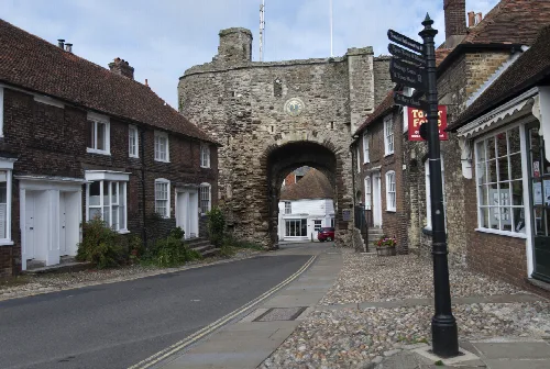 Stone arch of the Landgate with houses on both sides in Rye.