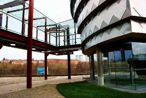 Moderne Glas- und Metallarchitektur bei der Erweiterung des Summerlee Heritage Park.